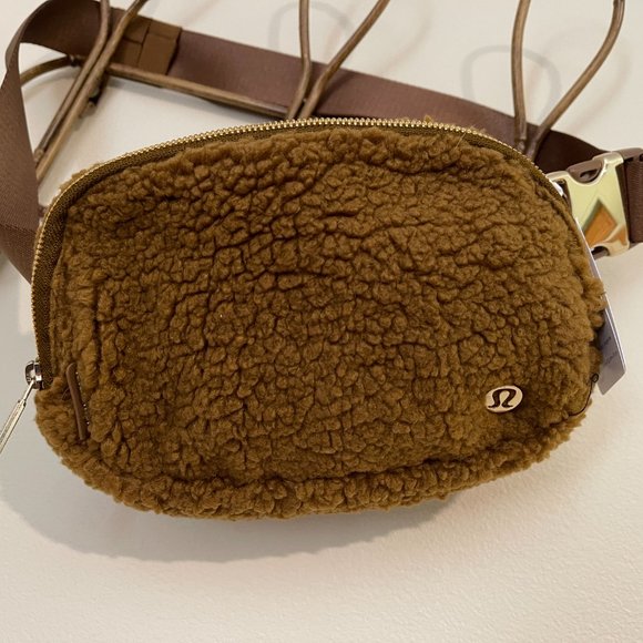 Lululemon Athletica Lululemon Everywhere Fleece Belt Bag (Burnt Caramel) - Picture 2 of 4